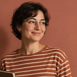 A social media manager with her team’s whole calendar under control